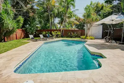 Image de Piscine Chaufee! Moderne et chic au cœur de Fort Lauderdale!