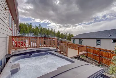 Image de Josephine House - Pet Friendly-15 Min Ă Ski Cooper avec Hot Tub!