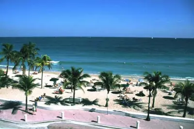 Image de Appartement de 2 chambres récemment rénové à quelques pas de Central Ft. Lauderdale Beach