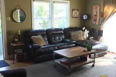 Image de Downtown Napa Cottage- distance de marche du centre-ville