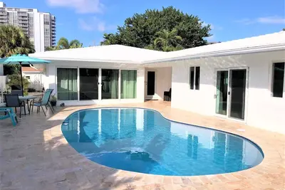 Image de Passez la première classe à notre superbe piscine de bord de mer de Lauderdale