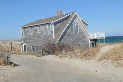 Image de Charmante maison en bord de mer nichée dans les dunes avec de belles vues sur l'océan