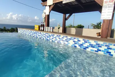 Spectaculaire maison avec piscine jusqu'à 21 à côté de la BioBay et des plages! Vieques!