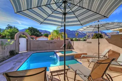 Image de 3 chambres 2 salles de bain avec piscine et spa à proximité de la randonnée à La Quinta Cove