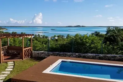 Image de Villa de luxe avec vue panoramique sur l'océan et piscine surplombant Palm Bay