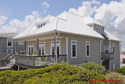 Image de Luxueux, 4 Br Oceanfront Accueil avec Porche couvert et plus! - Perle blanche
