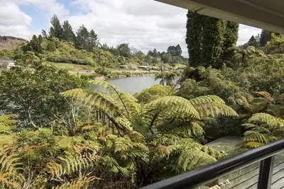 «Longdrive» Lake Rotoiti- Private Jetty- Lake Edge Couples-familles