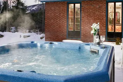 Image de Amazing Views, situé en centre ville, piscine, bain à remous, grand écran, wifi