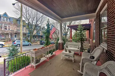 Image de Nouveau! Spacious Reading Home avec Patio-2 mi à la pagode