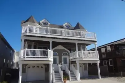 Image de Belle maison de Sea Isle City! 5 Br w / 3. 5 Bath. Excellentes notes