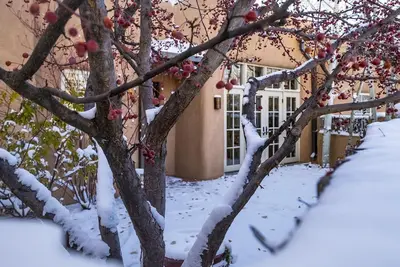 Image de Casa de Madre, casita de luxe au large d'Acequia Madre!