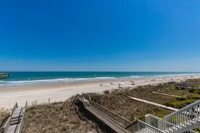 Image de Atlantic Sunrise - Beau 4 chambres, duplex en bord de mer avec de superbes vues. Près de Pier et des magasins!