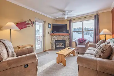 Image de 2 Bed / 2 Bath Grand Corner Unit - beaucoup de lumière - Great View - Animaux acceptés