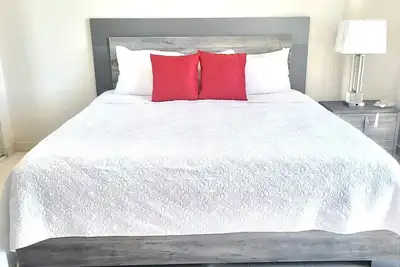 Image de Magnifique condo avec vue sur la mer, parking gratuit, prix le plus bas!