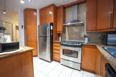 Image de Cosy 2Bdroom* Condo Heart of downtown with interior parking