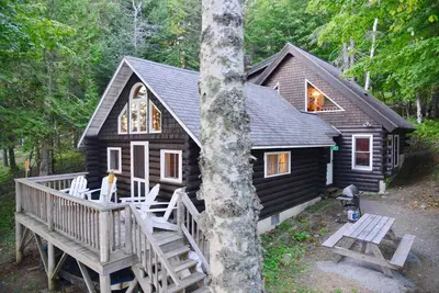 Image de Log Cabin sur la rive nord du magnifique lac Rangeley