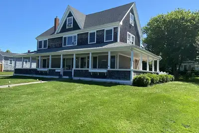 Image de Grande maison mise à jour, à pied de la plage, 6br, 4ba 13 ++ personnes