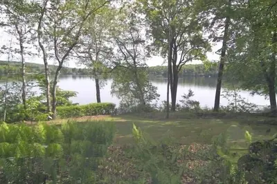 Image de Summer Lake Cottage, plage privée, Berkshire Hills, petit village