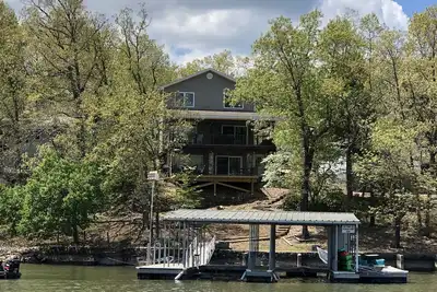 Image de Fabuleuse maison au bord du lac dans Horseshoe Bend - 12 couchages! Dock privé, Wif gratuit