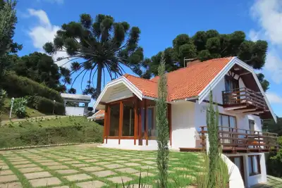 Image de Belle maison de ville avec une vue magnifique et un confort! Maison assoiffée avec 3 beaux chalets