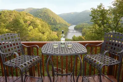 Image de Rivière magique, romantique Chalet de Prestige Connexion avec bain à remous