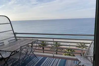 Image de Vue mer panoramique avec terrasse - atmosphère Côte d'Azur!