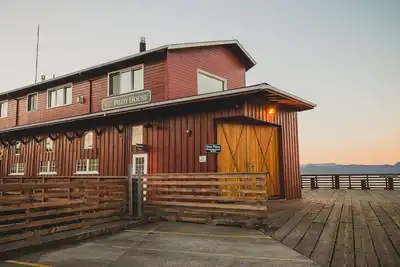 Image de Premier la suite de Astoria sur le fleuve Columbia.