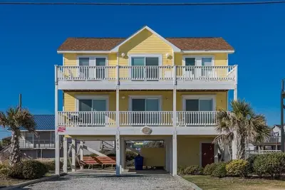 Image de Vues sur l'océan sans fin depuis la maison de la 2e rangée; 3br; Accès direct à la plage. - Paradis sans fin