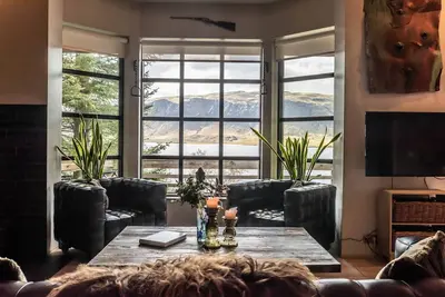 Image de Villa de vacances de luxe au bord du lac