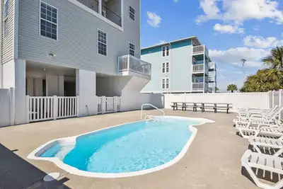 Image de Carolina Tradewinds North - Luxury Beach House with Game Room & Pool