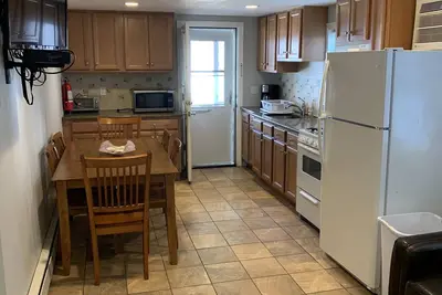 Image de 304 Webster, appartement au 1er étage - peut accueillir jusqu'à 8 avec badges de plage - à pied de la plage