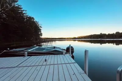 Image de Parfait maison au bord du lac! Quelques beaux week-ends d'automne encore disponibles!