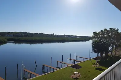 Image de Magnifique condo avec accès à la plage