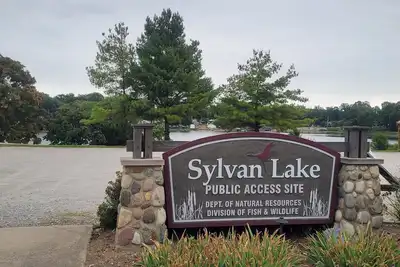 Image de Le chalet au lac Sylvan