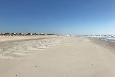 Image de Engagement préalable: Pet Friendly Beach Cottage on The Point at Emerald Isle