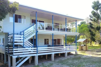 Image de Fins - Happy Valley, Île Fraser - 5 Chambres | 4 salles de bain | 2 cuisine | Wifi gratuit