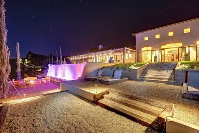 Image de New 70 Acre Luxury Estate