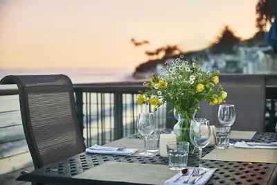 Image de Le paradis sur la plage! La maison de Miramar Beach peut être louée en tant que maison entière ou 2 unités!