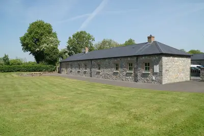 Dépendance victorienne en pierre restaurée pittoresque à Straffan Kildare