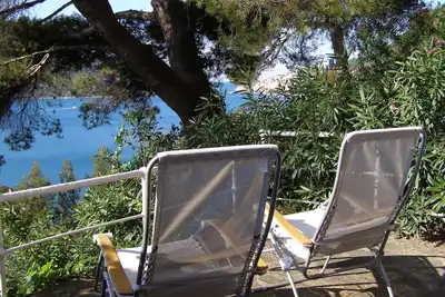 Image de Bouganville Portovenere – En bord de mer – Débarcadère inestimable sur la mer