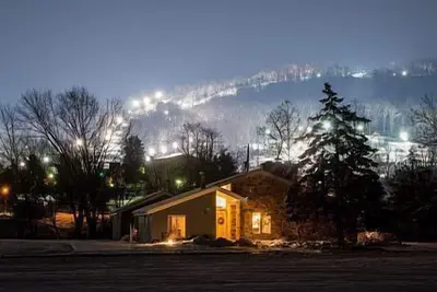 Image de Le château ci-dessous situé au bas de Ski Liberty Mnt & Carroll Valley Golf