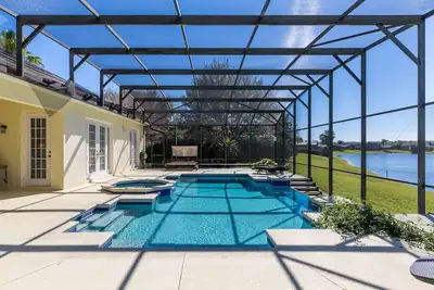 Grande villa récemment rénovée! 7 Br / 6ba vue sur le lac dans le jardin Formosa