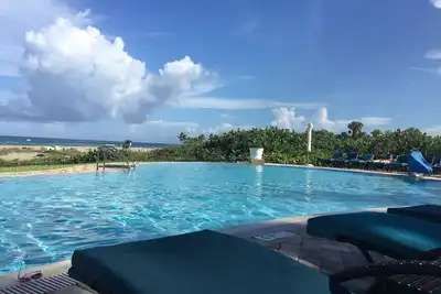 Image de Ritz Carlton Residences at Singer Island, Palm Beach - élégant en bord de mer