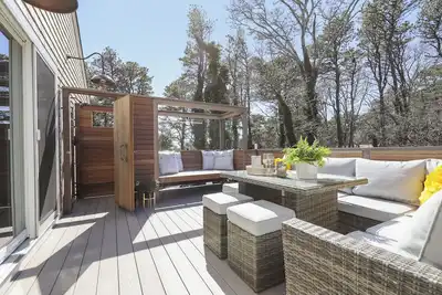 Image de L'été arrive à grands pas! Nouvelle maison w \/ commodités de luxe. Des pics d'eau!