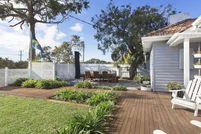 Image de Sorrento Beach Cottage Ă pied de la plage et des commerces