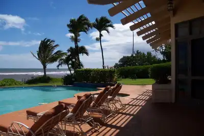 Image de Unique en son genre domaine privé de luxe en bord de mer avec piscine en bord de mer et jacuzzis
