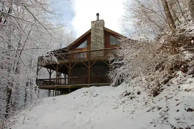 Image de Walch Creekside Log Cabin Retreat dans le Smoky Mountatins Maggie Valley Nc