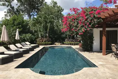 Image de Maison Du Sud - Oasis tropicale de luxe avec superbe piscine et jardin