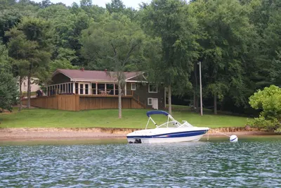 Image de La seule maison de vacances au bord de l'eau de Dale Hollow
