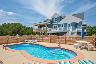 Image de 318 - Maison de location au bord de l'eau à Nags Head avec piscine privée, terrasse spacieuse et intérieur bien entretenu